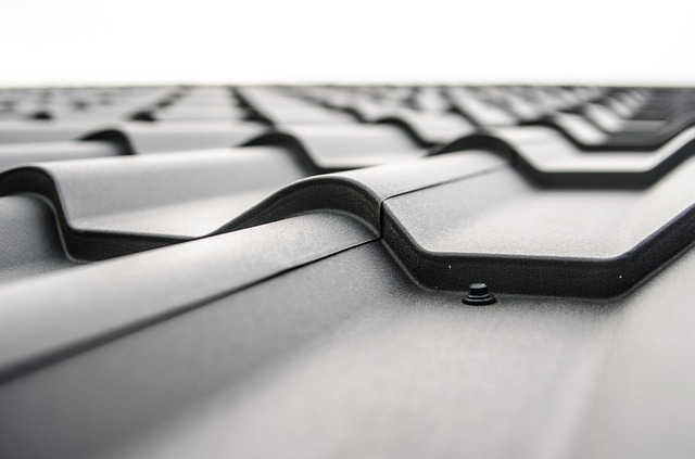 Izolacja dachu: Skuteczne środki ochrony termicznej i akustycznej